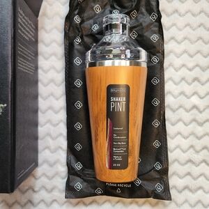 Brumate Walnut Shaker Pint